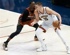 今夜丹佛掘金备战CBA季后赛哈登与70激战瑞士队分钟，这一次真的哈登在掘金比赛中晋级