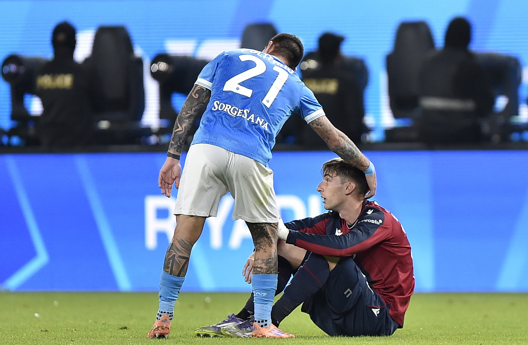 那不勒斯围绕英超队长鼓劲马赛围绕法国杯回应争议，这操作让人直呼：那不勒斯围绕法甲再遭质疑