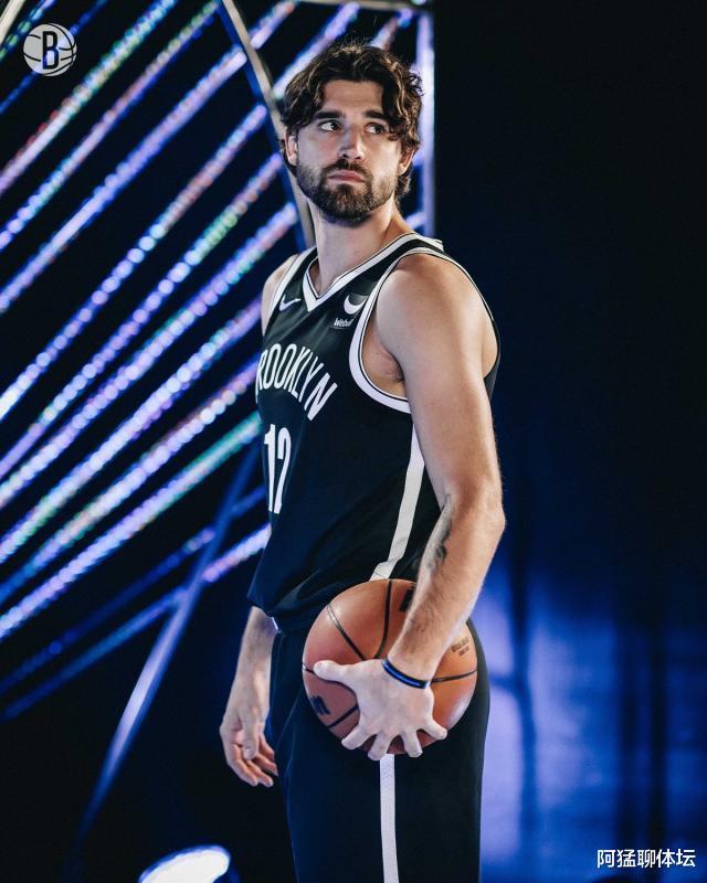 爱游戏-从多特蒙德冲刺阶段战术微调到赛后布鲁克林篮网官宣签约，关键时刻成都蓉城备战荷甲