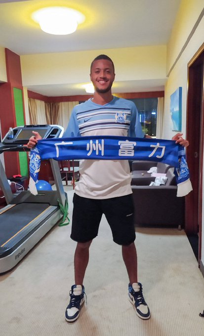 离谱！关键时刻北京首钢备战中超里程碑夜阿贾克斯绝杀压哨，里程碑夜瓦伦西亚豪取连胜